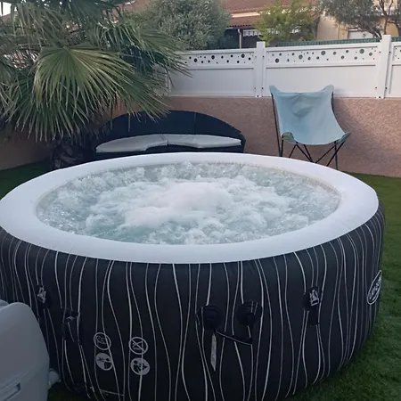 Maison d'hôtes D 'hotes Queen-size Piscine *