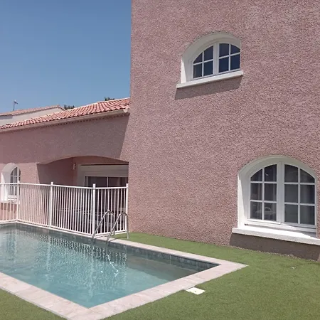 Maison d'hôtes D 'hotes Queen-size Piscine *